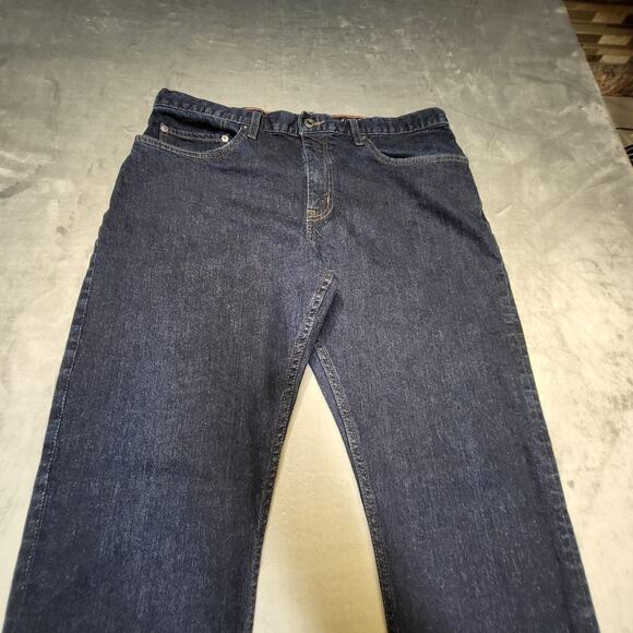 Eddie Bauer Jeans Mens 37x33 Blue Straight Leg Stretch Denim Dark Wash Classic - Picture 2 of 10